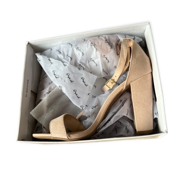 NIB Qupid Nude Suede PU Block Heel with Ankle Strap, Style Cashmere 01 - Sz 10 - Picture 2 of 10